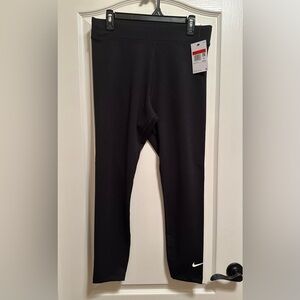 Nike Women’s High Rise Black Leggings 7/8 length Size L  NWT